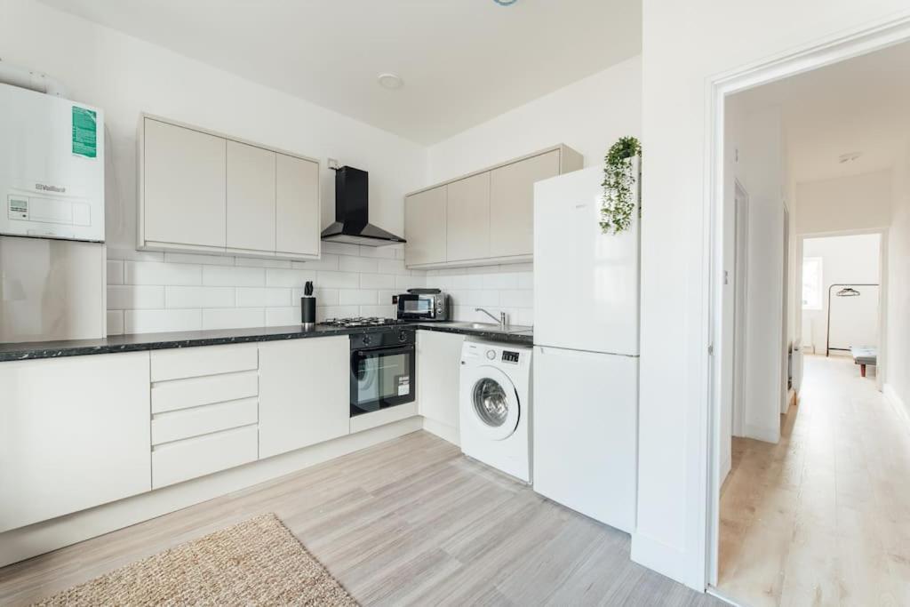 Stylish 2 Bedroom Flat In Ilford, London Exterior photo